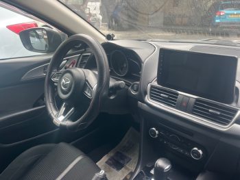 MAZDA 3 2018 premium v=2000