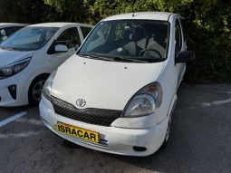 TOYOTA YARIS 2002 verso