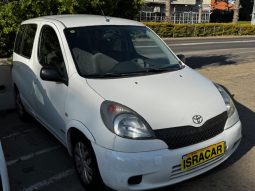 TOYOTA YARIS 2002 verso