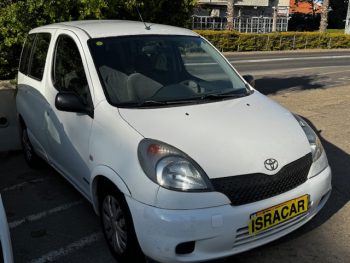 TOYOTA YARIS 2002 verso