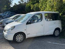 TOYOTA YARIS 2002 verso