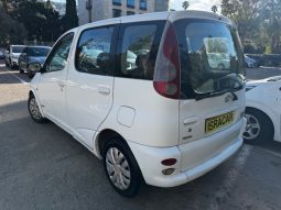 TOYOTA YARIS 2002 verso