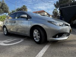 TOYOTA AURIS hybrid 2017 Полный
