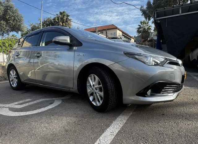 TOYOTA AURIS hybrid 2017 Полный